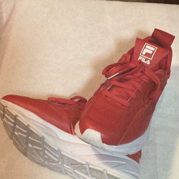 Like new Women,s FILA sneaker. RED - Picture 3 of 3